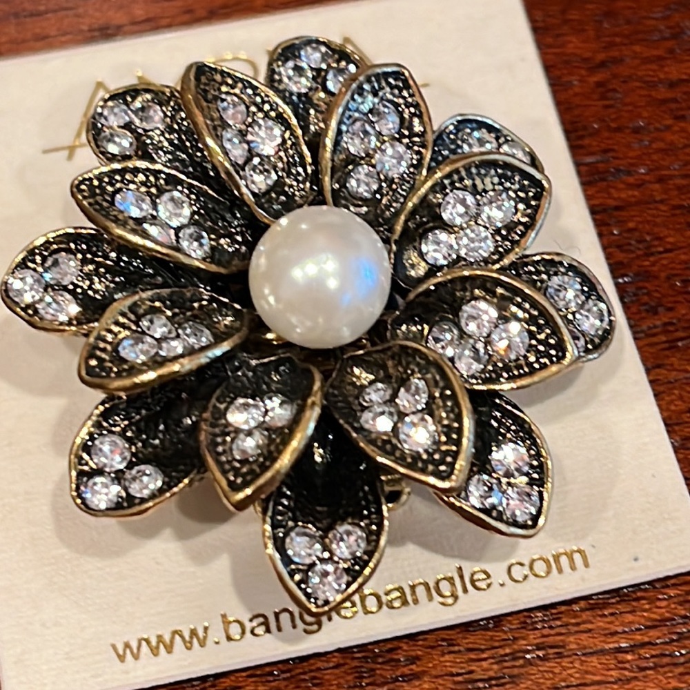 Antique Gold tone stretch ring - One Size - New with Tags